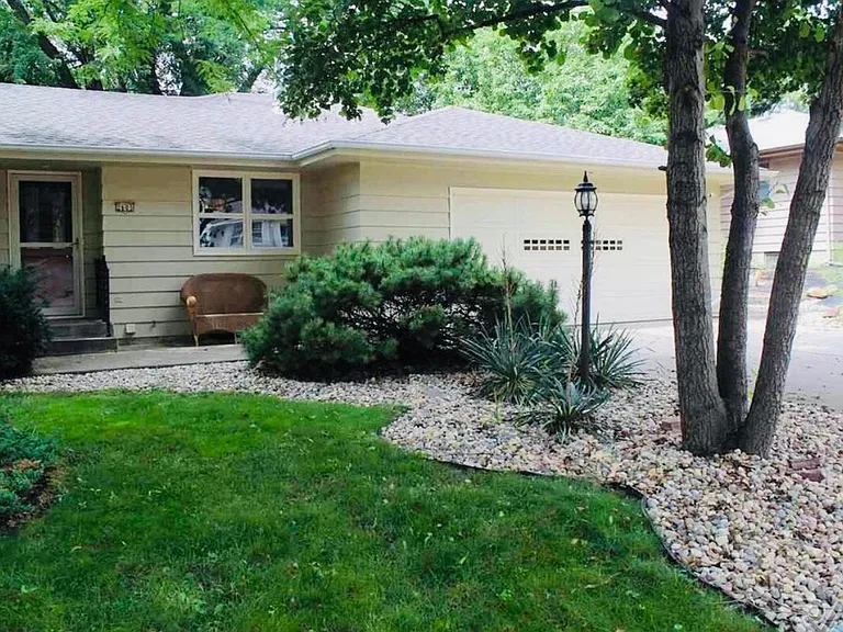 2605 S Elmwood Ave — Photo 1