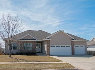 1655 Grizzly Trl, North Liberty, IA 52317