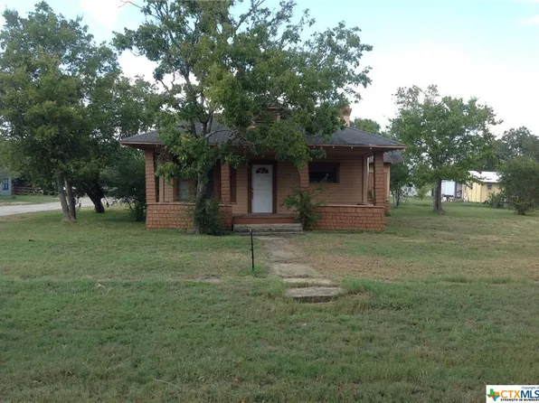 300 E 6th St, Nixon, TX 78140
