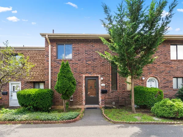 33 Wakefield Circle #33, East Hartford, CT 06118