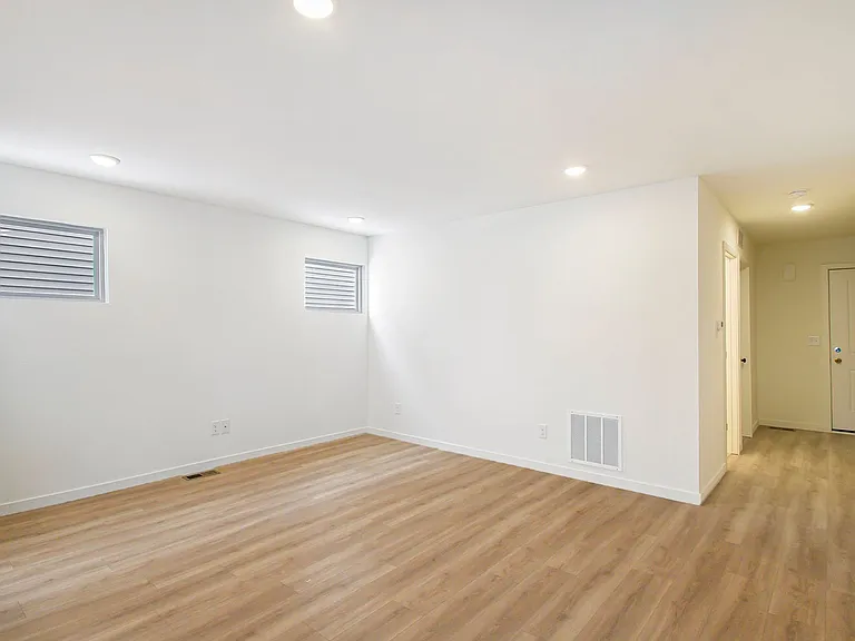 619 W Marion St — Photo 4