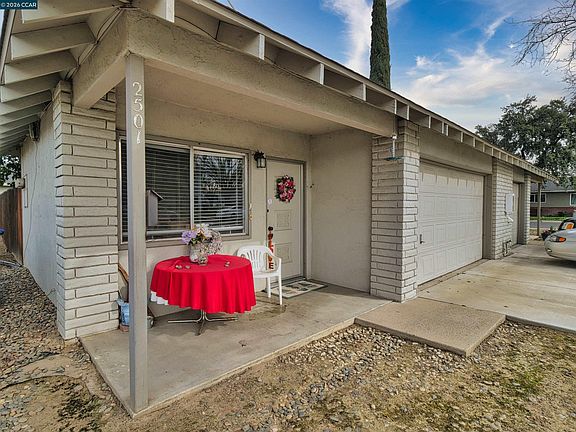 4th image of 2501 Miller Ave