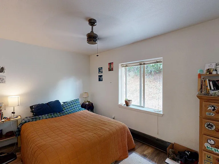 2337 N Glenisle Ave #A — Photo 24