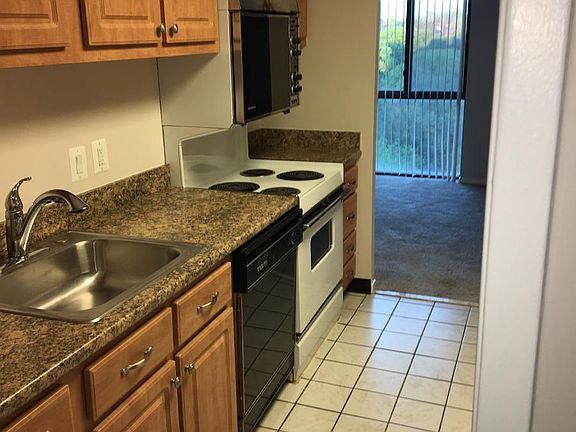4th image of 2300 Pimmit Dr APT 1212