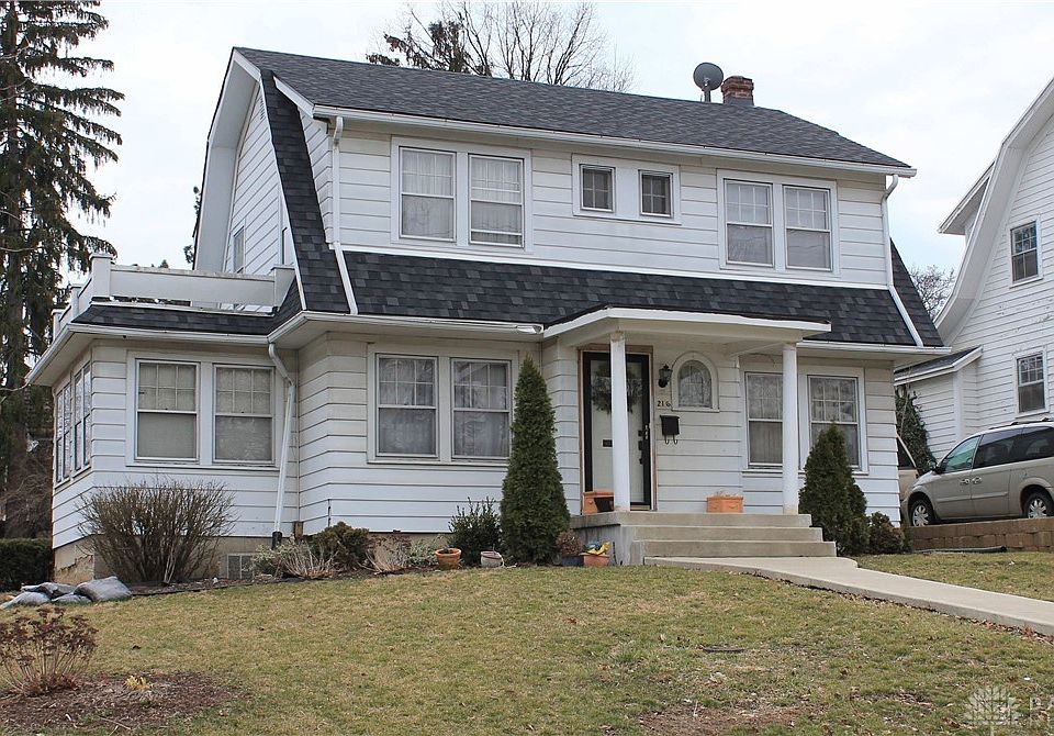 1st image of 216 W Hillcrest Ave