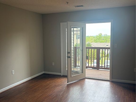3rd image of 1612 Harts Ridge Dr #1612