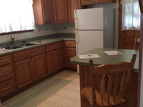 4th image of 52 Crawford Ave
