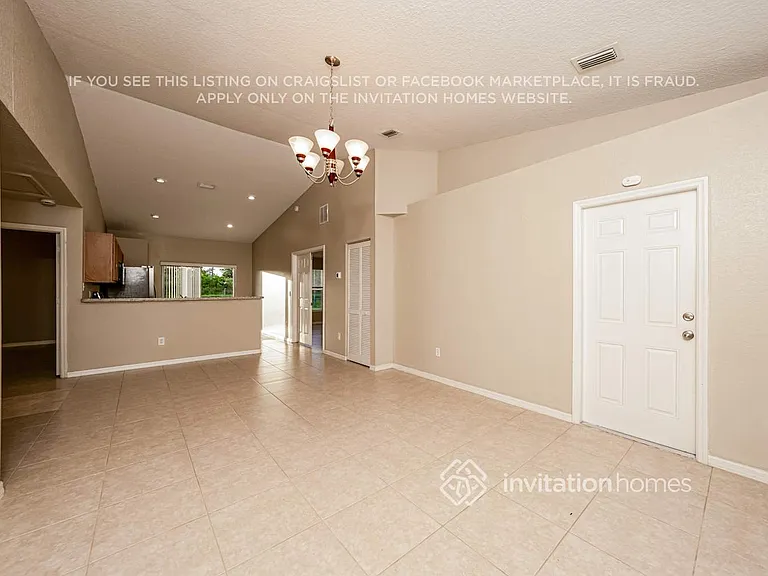 1660 E Breezy Ln — Photo 3