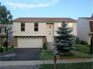 425 Oxford Pl, Roselle, IL 60172