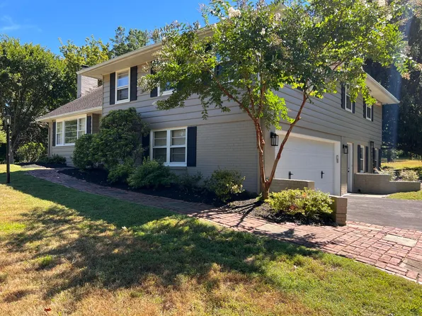 306 County Line Rd, Wayne, PA 19087