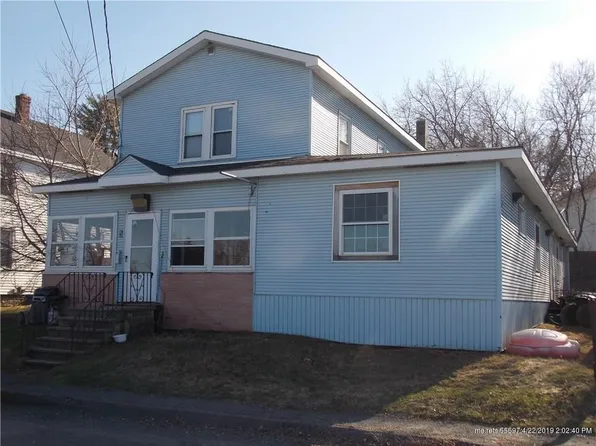 5 Renewal St, Corinna, ME 04928