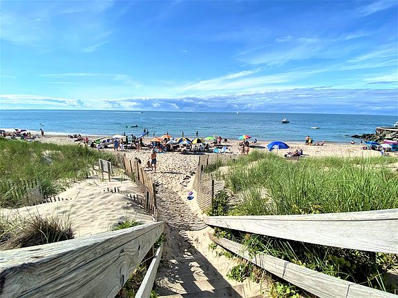 3rd image of 8 Cranberry Rd