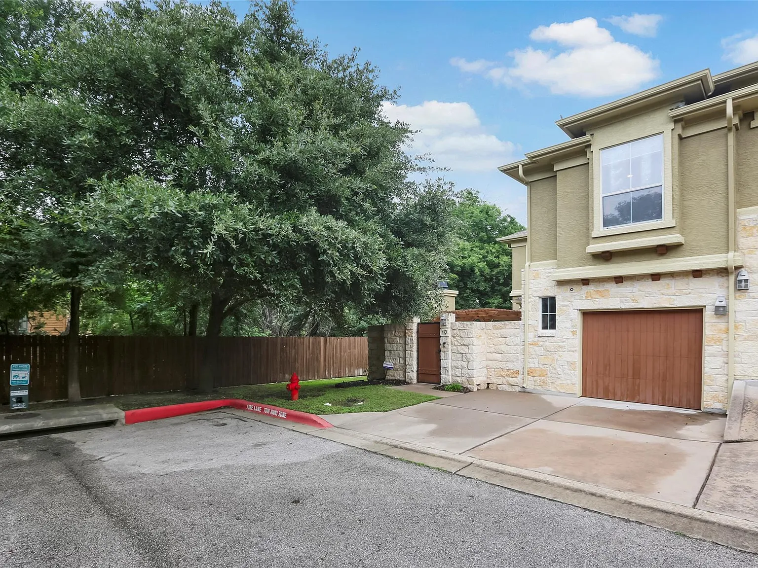 2 bed, 2.5 bath, 1248 sqft, $2,995 — Photo 2