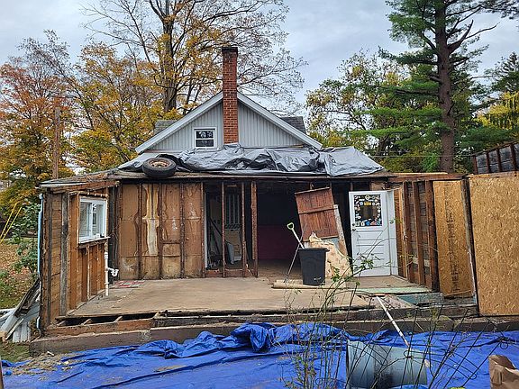 3rd image of 54 Adams St