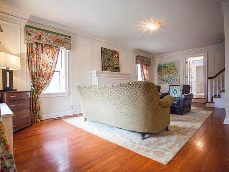 555 Stratford Ave — Photo 10