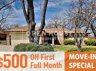 109 NE Shady Oaks Dr, Burleson, TX 76028