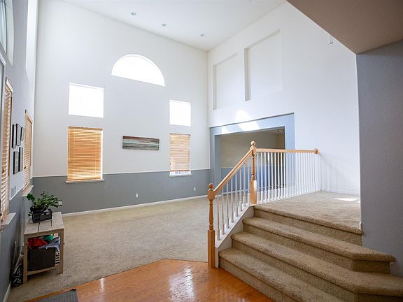 4th image of 140 Menard Cir