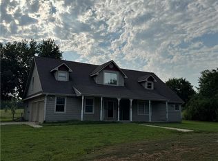 15833 206th St, Tonganoxie, KS 66086