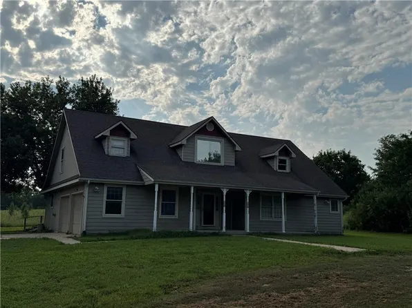 15833 206th St, Tonganoxie, KS 66086