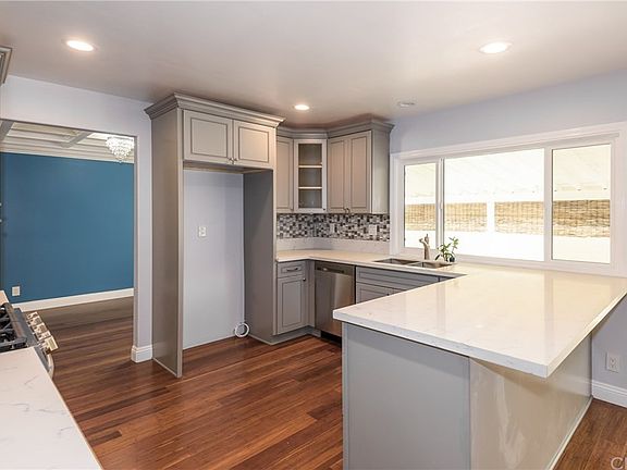 4th image of 23329 Berendo Ave