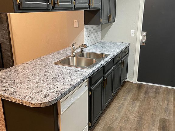 4th image of 14001 Fairhill Ave