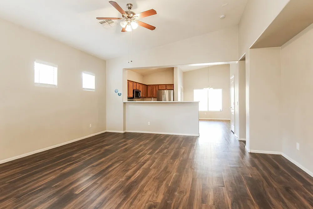 3 bed, 2.0 bath, 1711 sqft, $2,030 — Photo 4