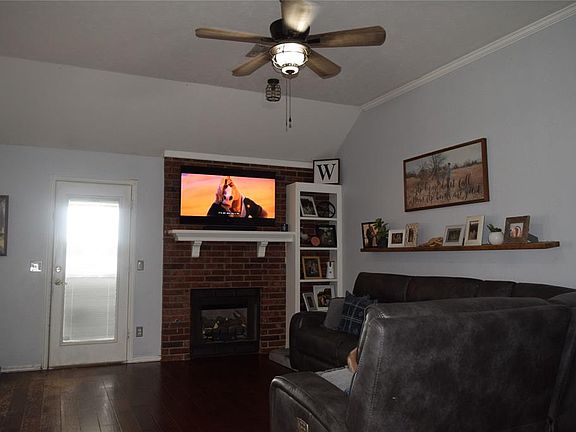 2nd image of 3384 Del Aire Pl
