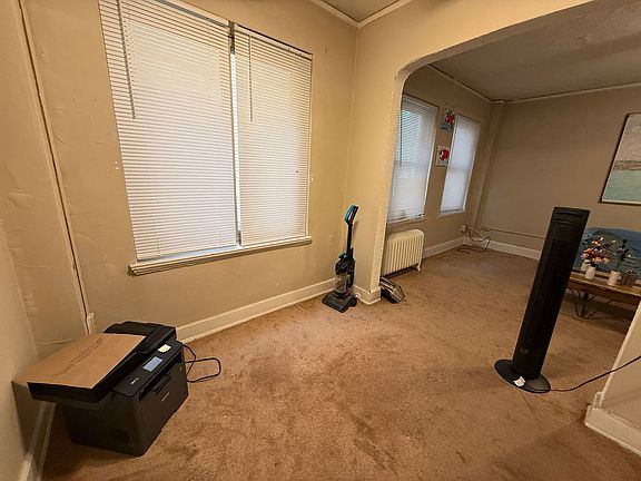 4th image of 3953 N Maryland Ave APT 11