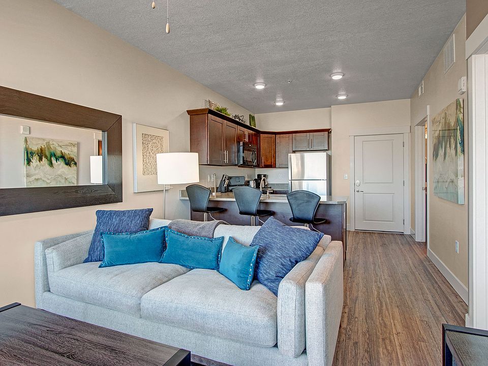 Velo on the Boulevard living room