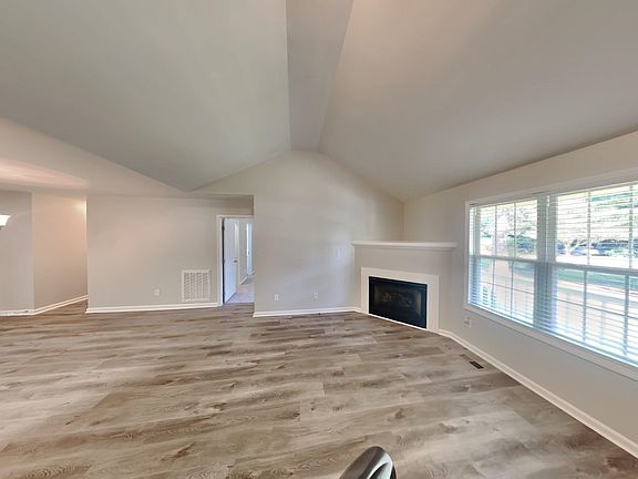 2nd image of 105 S Lakeside Dr