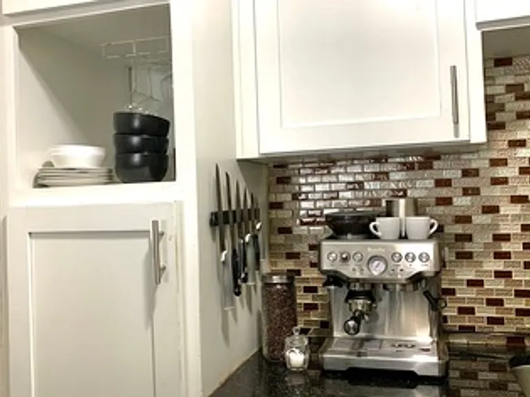Plaza La Belle Apartments — Photo 22