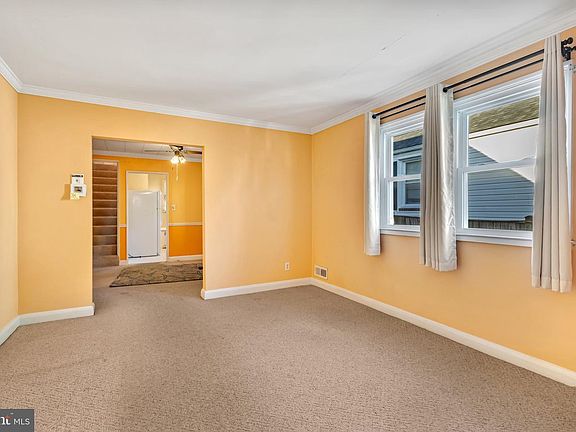 3rd image of 2528 Hillcrest Ave