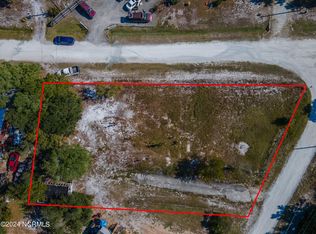 111 Woodpecker Ln, Holly Ridge, NC 28445