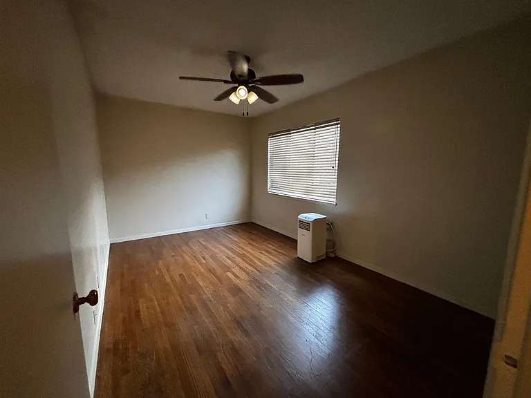 912 Genoa St — Photo 14