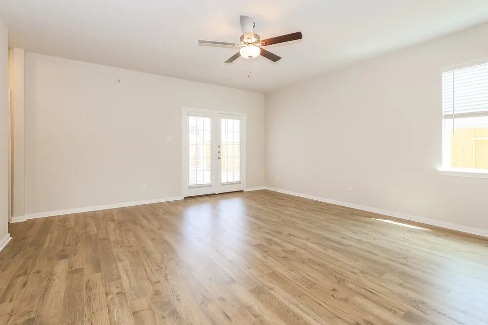 3 bed, 2.0 bath, 1552 sqft, $1,715 — Photo 3