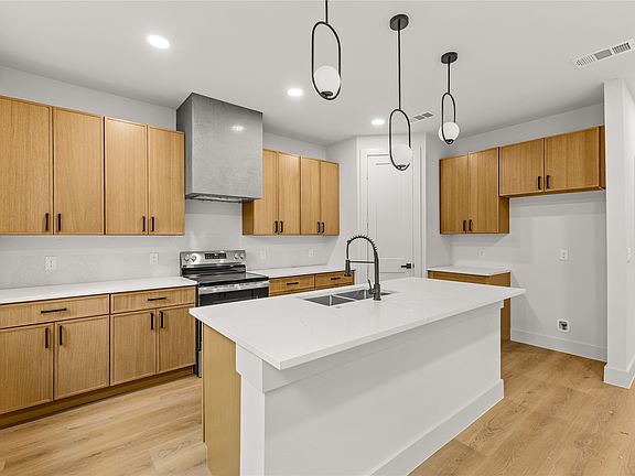 5th image of 3914 Spence St