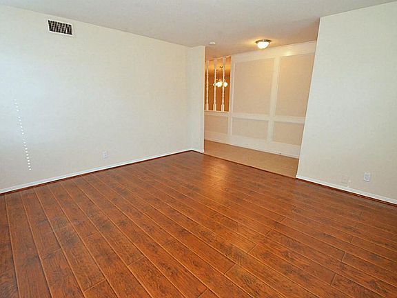 5th image of 817 Shetland St