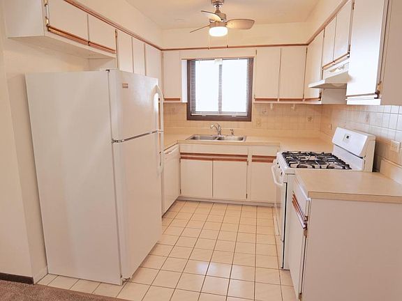 3rd image of 15741 S Thomas Ln #Oak