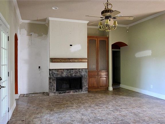 2nd image of 212 Woodbine Dr
