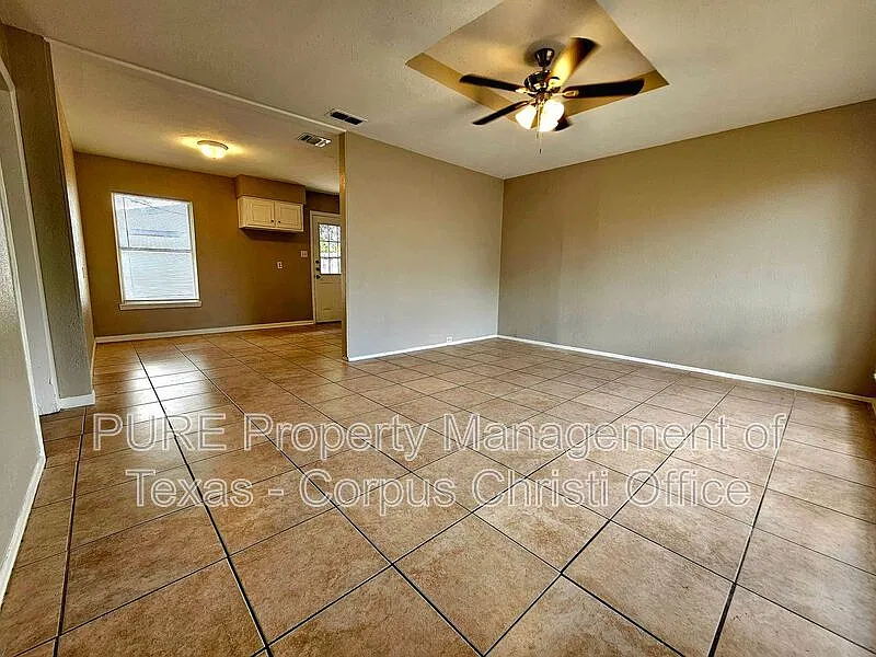 3 bed, 1.5 bath, 1090 sqft, $1,499 — Photo 2