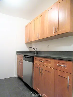 Rented by City Connections Realty | media 9