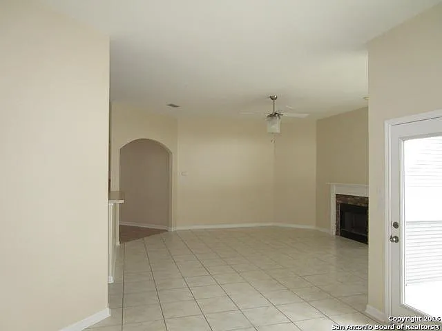 4 bed, 2200 sqft, $2,100 — Photo 4