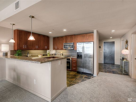 5th image of 1515 Dock St Unit 605