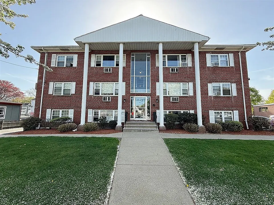 924 Main St #26