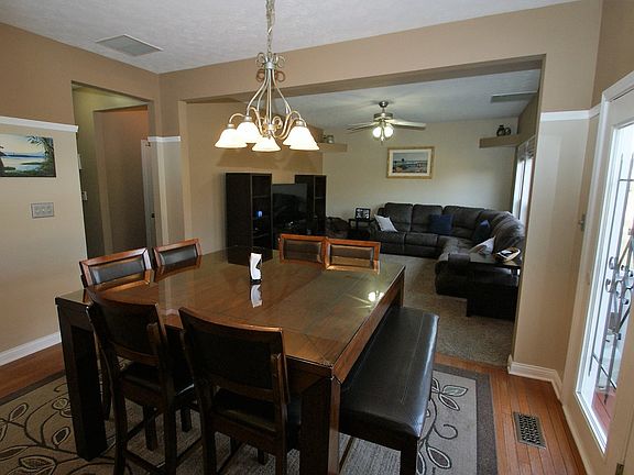 3rd image of 14817 Chamberlain Dr