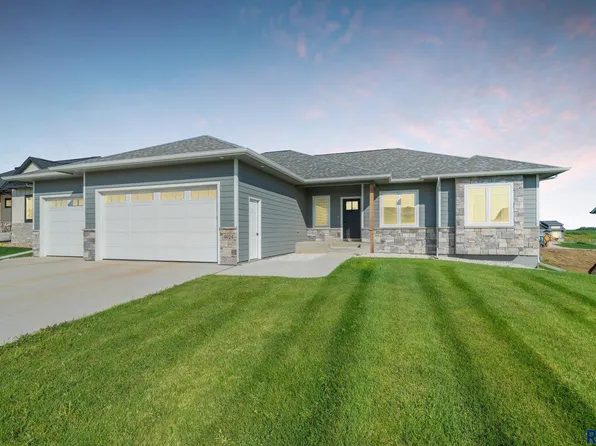 4024 N Interlachen Trl, Sioux Falls, SD 57107