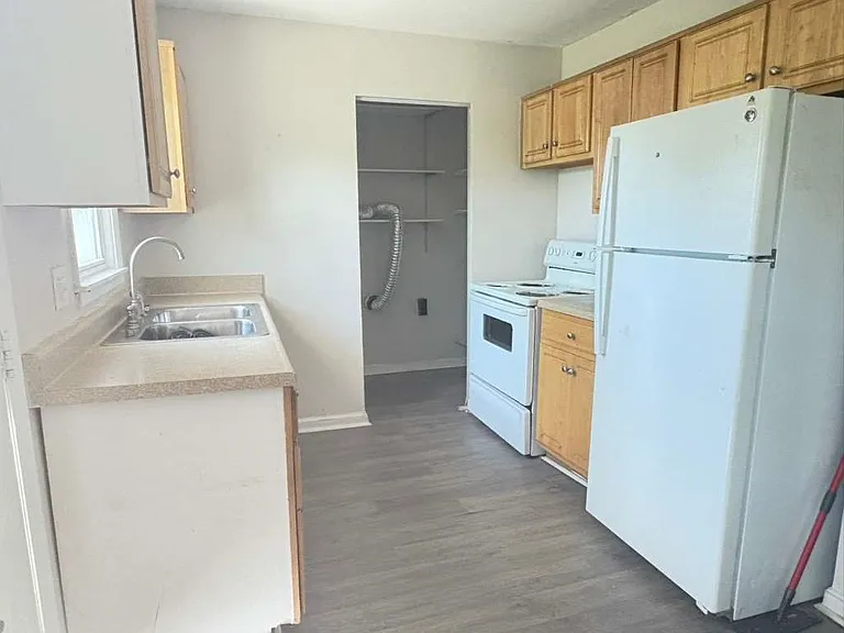 7507 Edenroc Ln — Photo 7