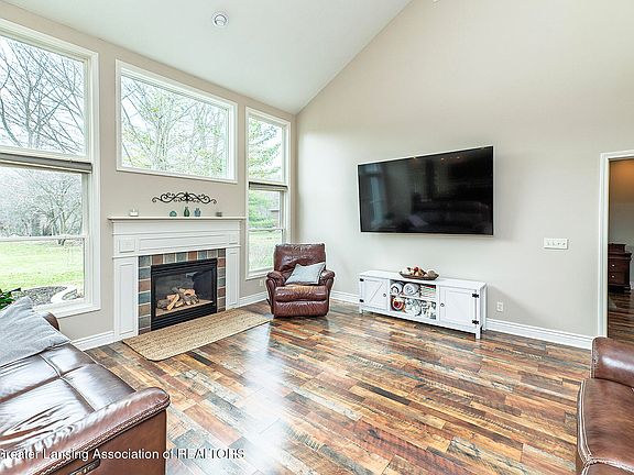 3rd image of 3421 Hawthorne Woods Pkwy