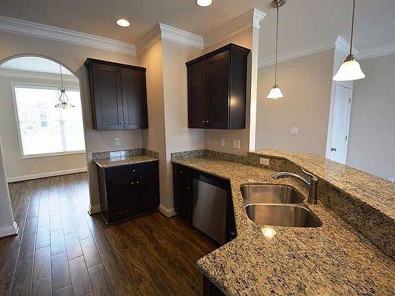 5th image of 174 Rowse Dr