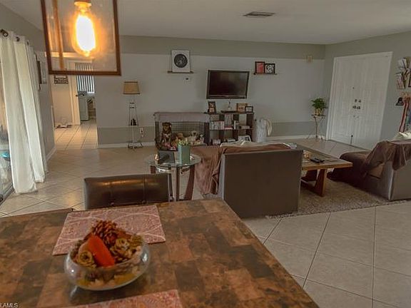 5th image of 1332 SE 15th St